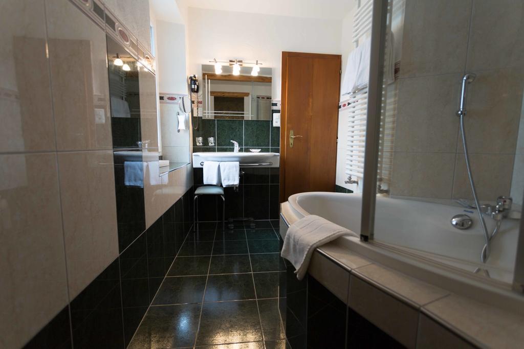 Hotel De La Truite & Spa Le Petit Nautilus Le Pont Δωμάτιο φωτογραφία