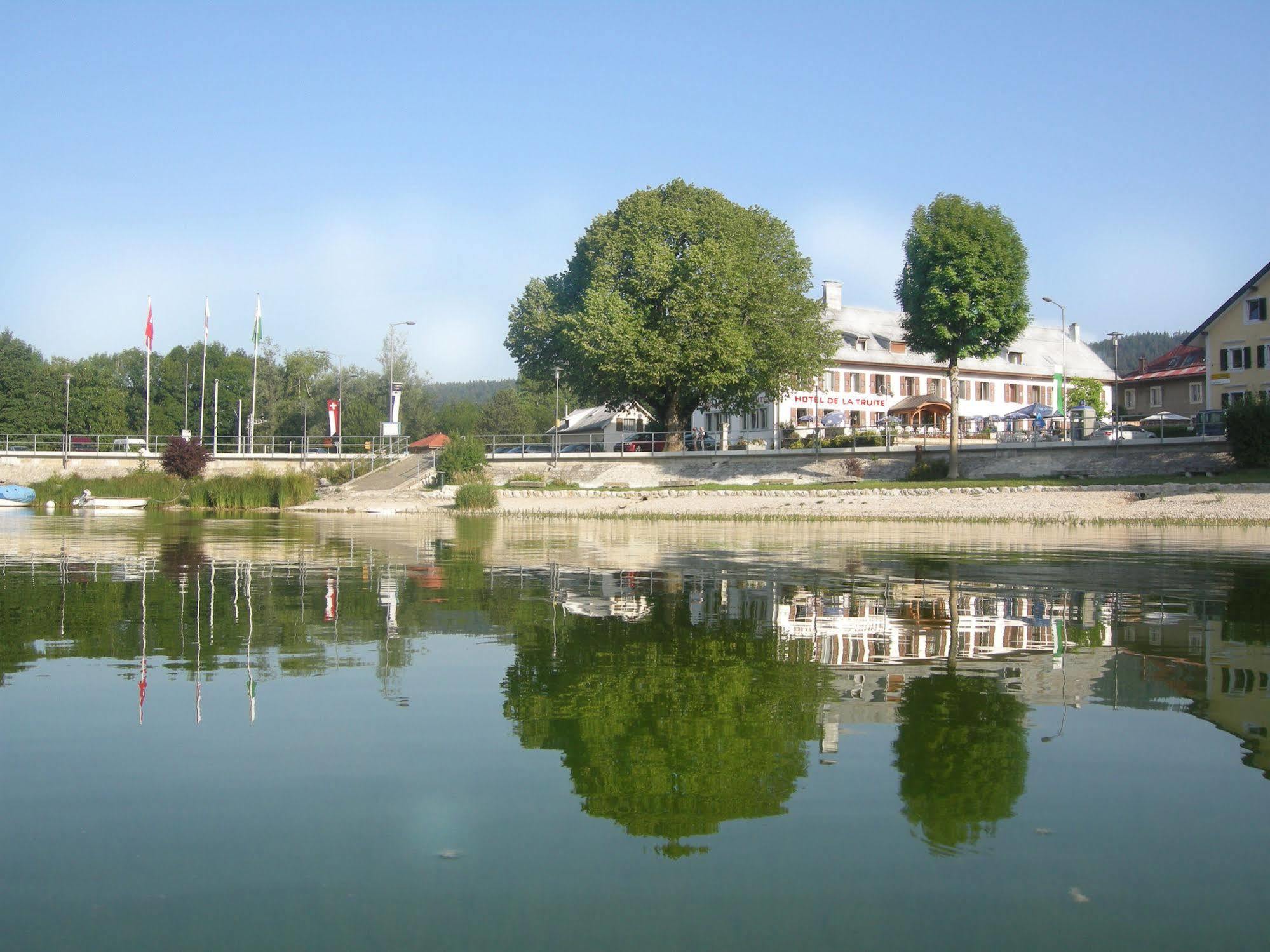 Hotel De La Truite & Spa Le Petit Nautilus Le Pont Εξωτερικό φωτογραφία